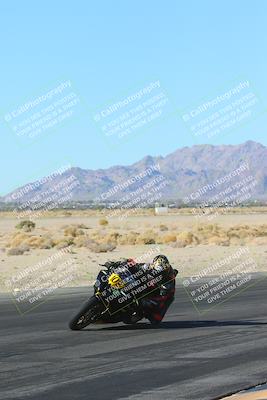 media/Jan-10-2025-CVMA Friday Practice (Fri) [[489e0da257]]/Group 4 and Trackday/Session 2 (Turn 4 Inside)/